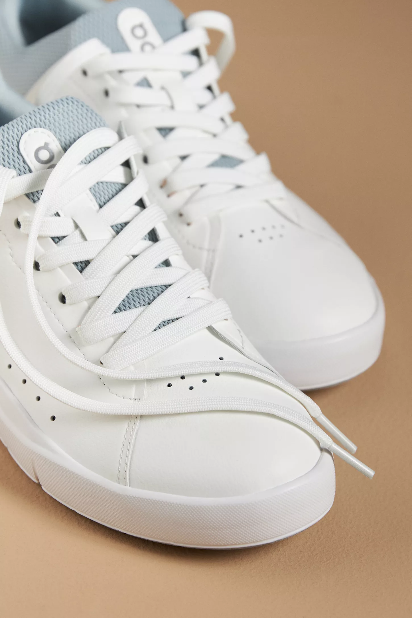 On THE ROGER Advantage Sneakers